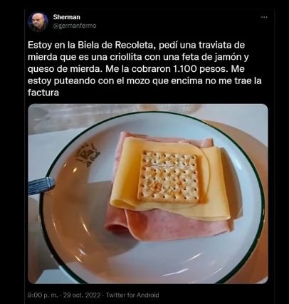 Turista enojado con La Biela