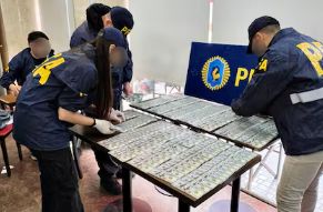 Dolares falsos en Recoleta